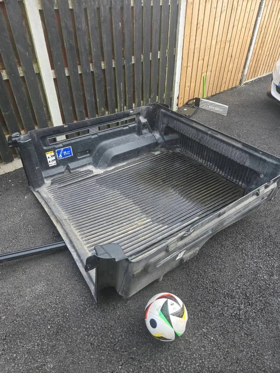 212 FORD RANGER ROLLER COVER AND BED LINER - Image 2