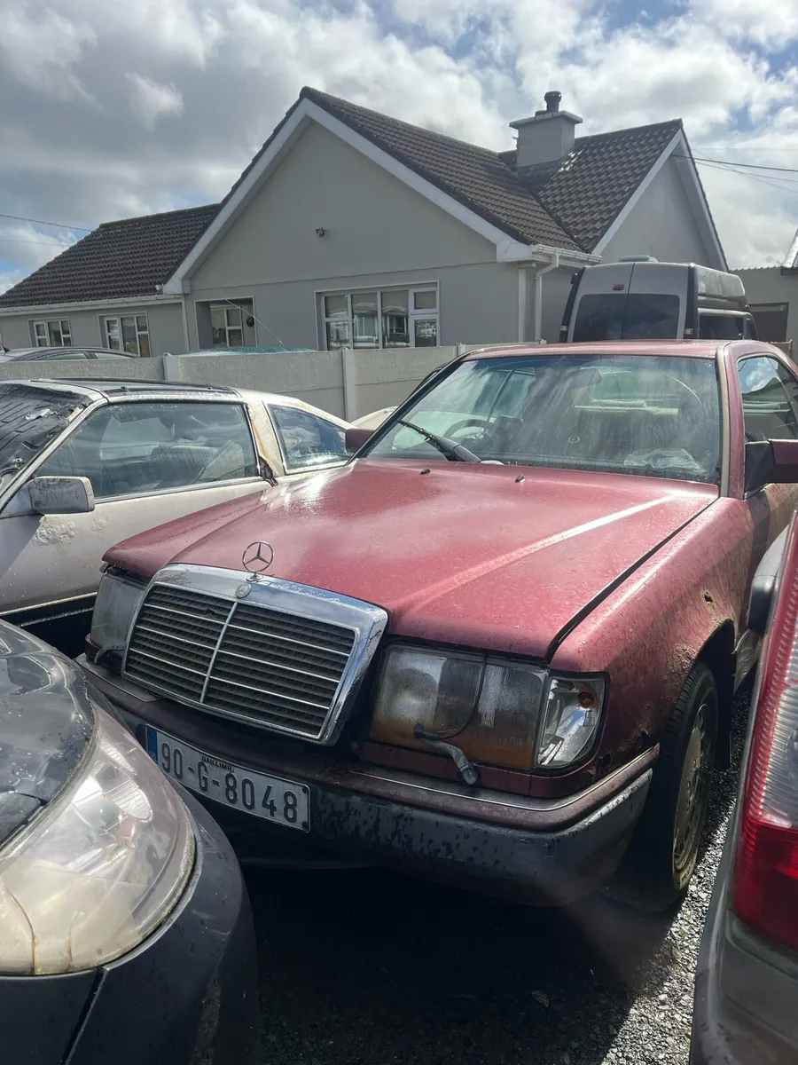 Mercedes 230 couple - Image 4