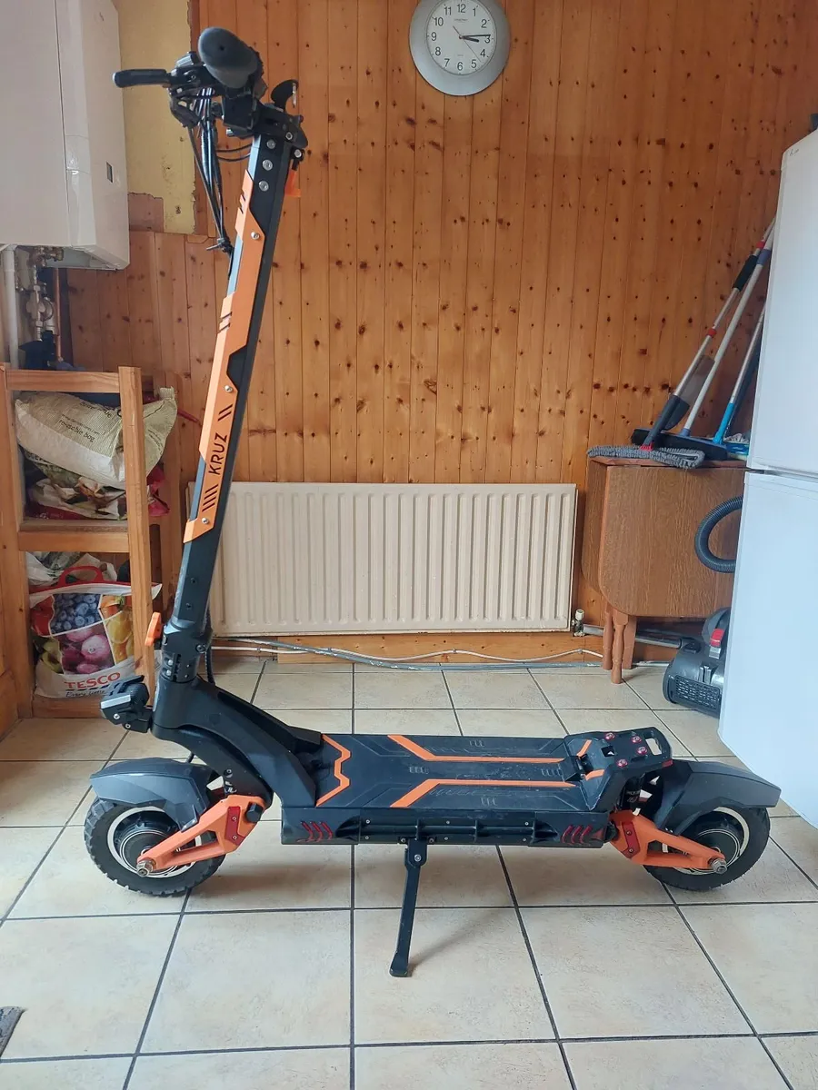kruz  toro  exstreme    electric  scooter  . - Image 1