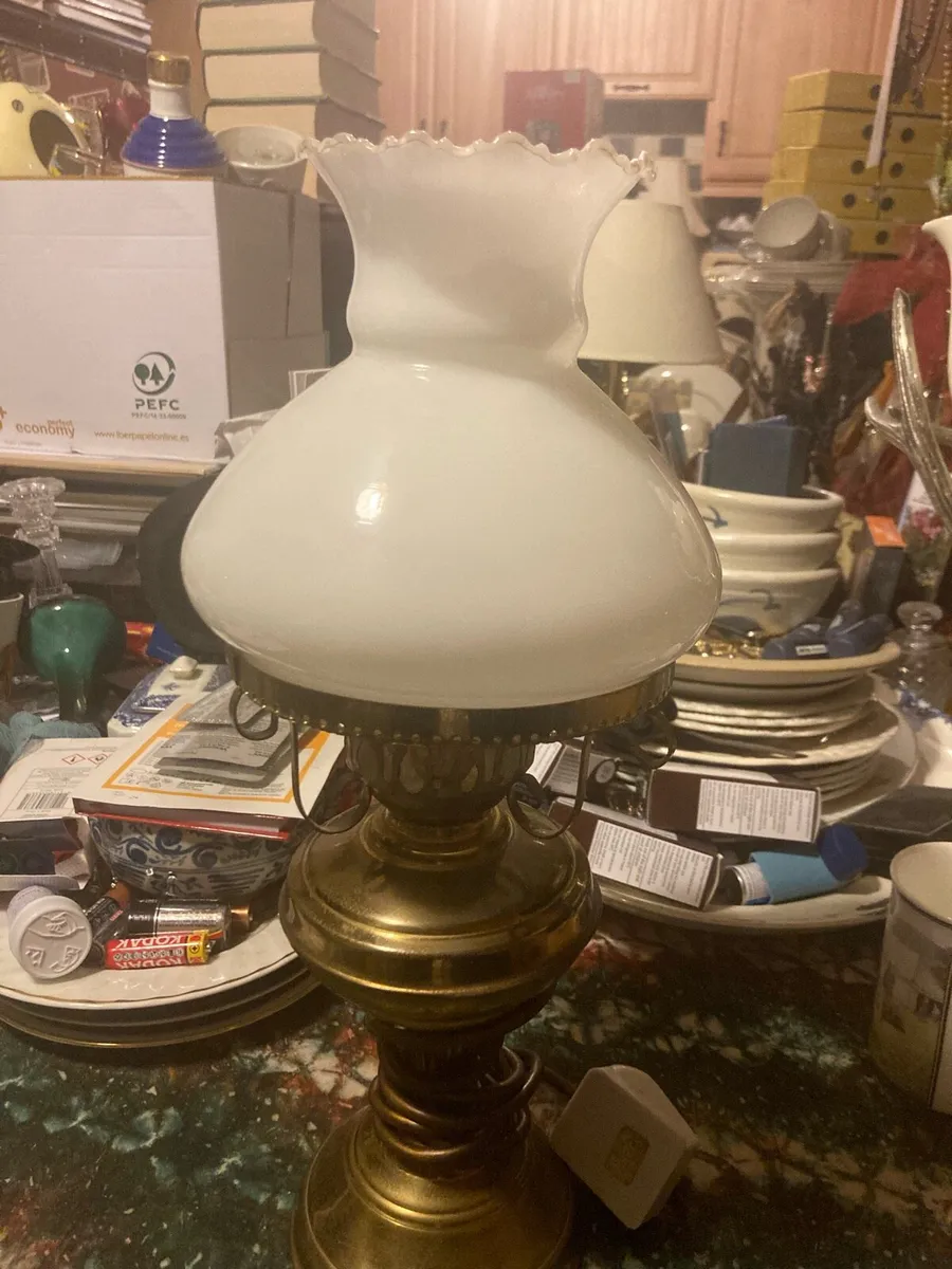 1900s brass lamp free postage - Image 1