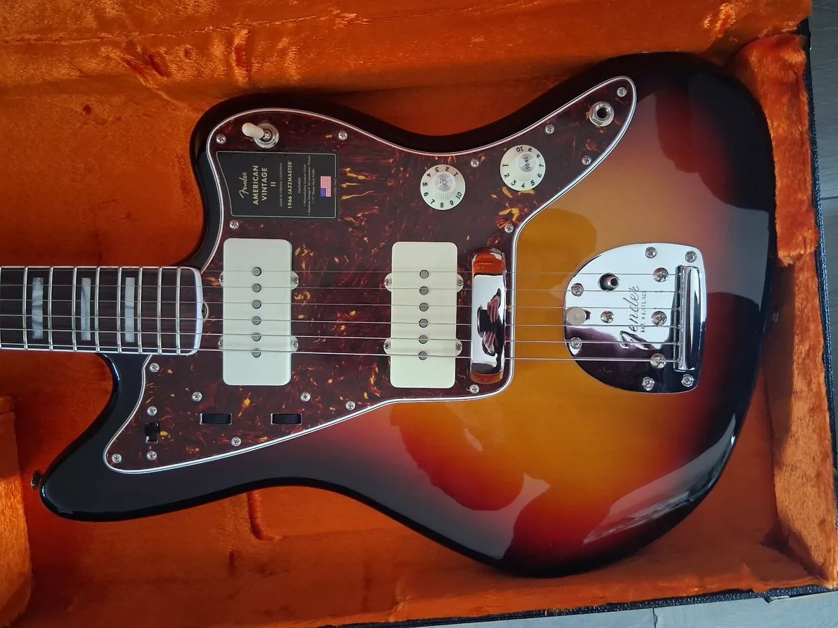 Fender American Vintage ii 1966 Jazzmaster - Image 1