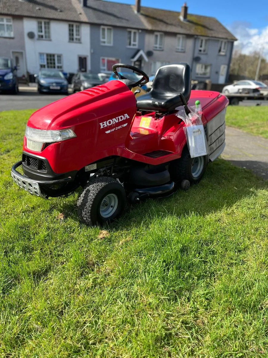 Honda HF2417 petrol ride on lawnmower - Image 2