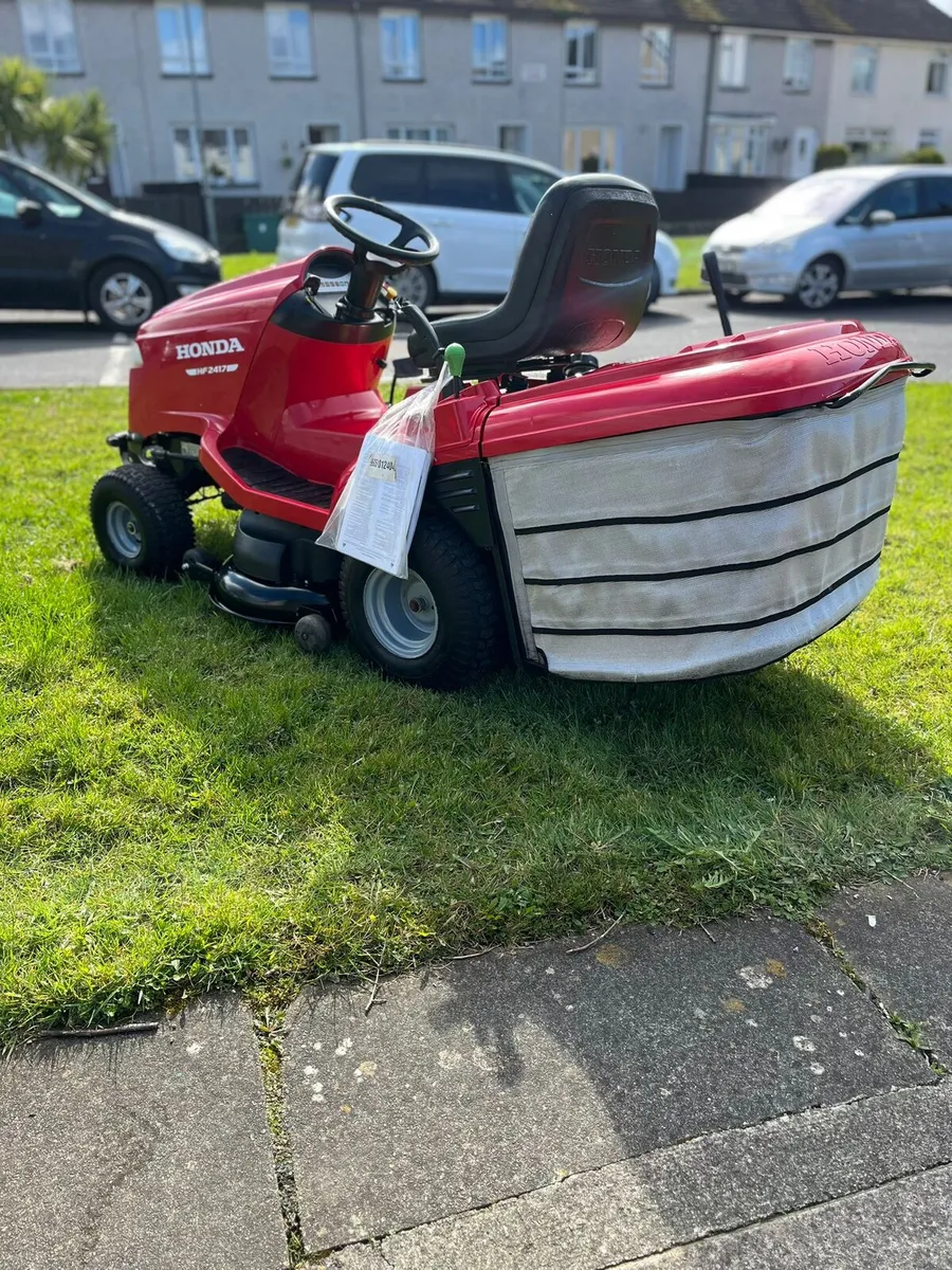 Honda HF2417 petrol ride on lawnmower - Image 4