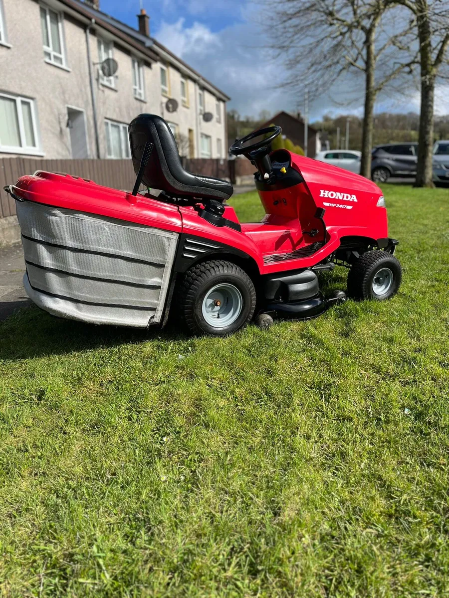 Honda HF2417 petrol ride on lawnmower - Image 3