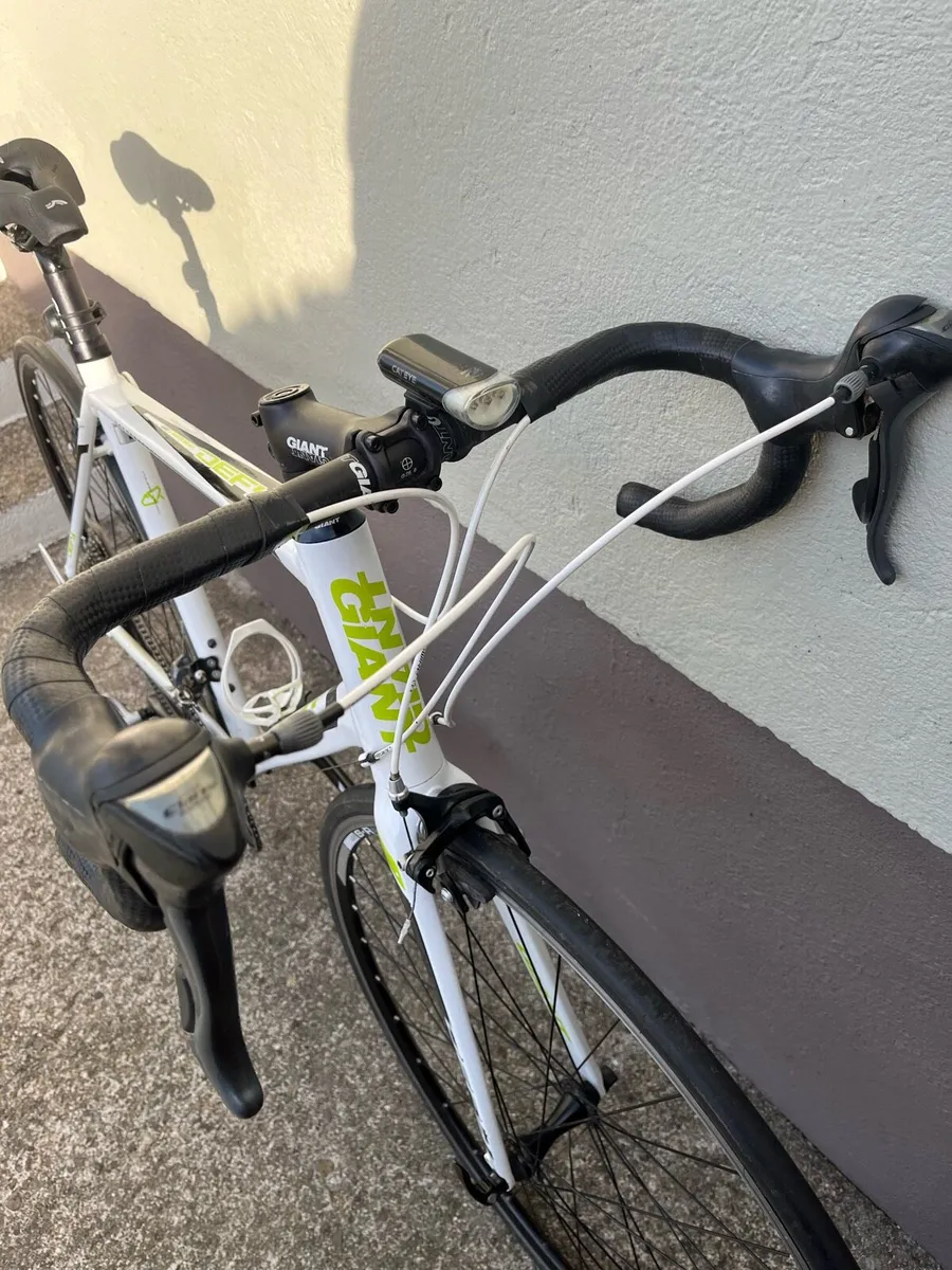 Giant Defy 4 Racen bike. - Image 2