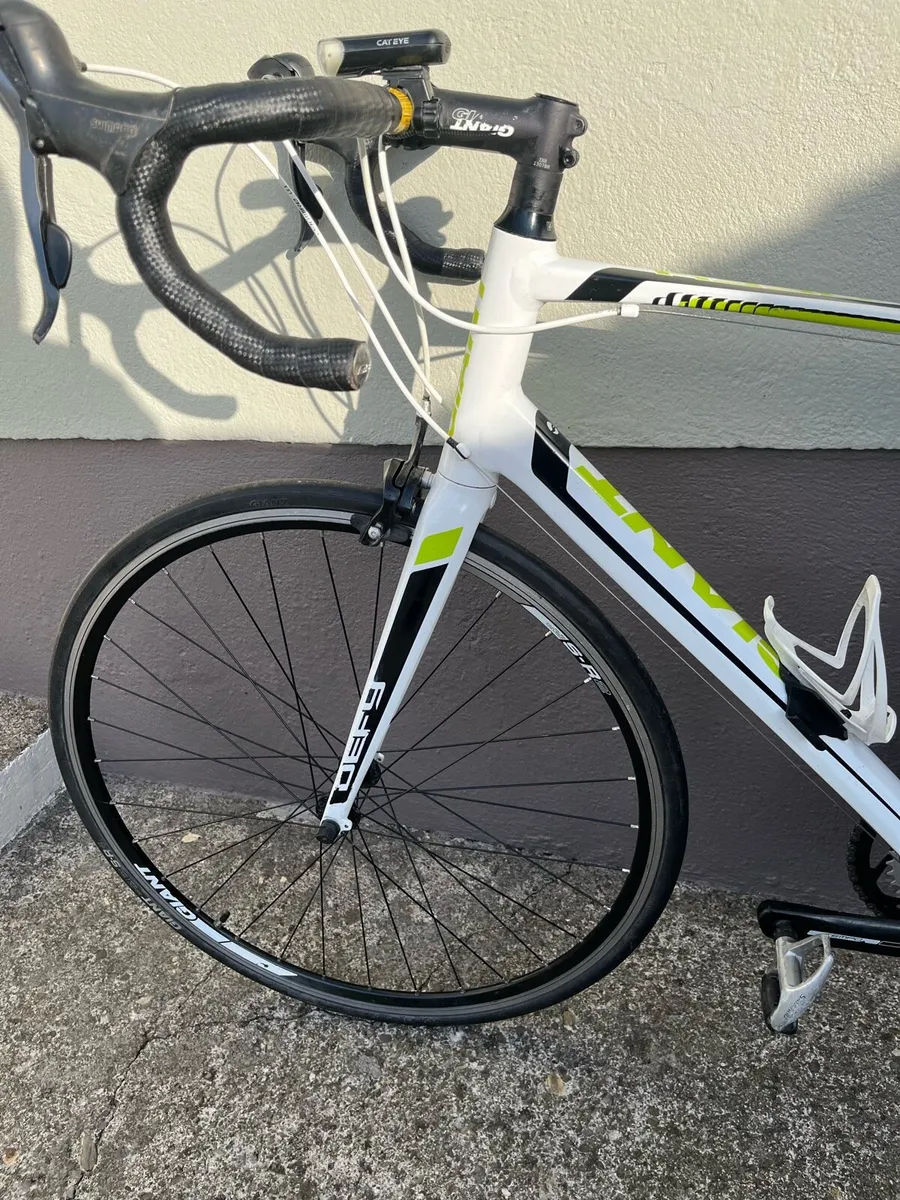 Giant Defy 4 Racen bike. - Image 4
