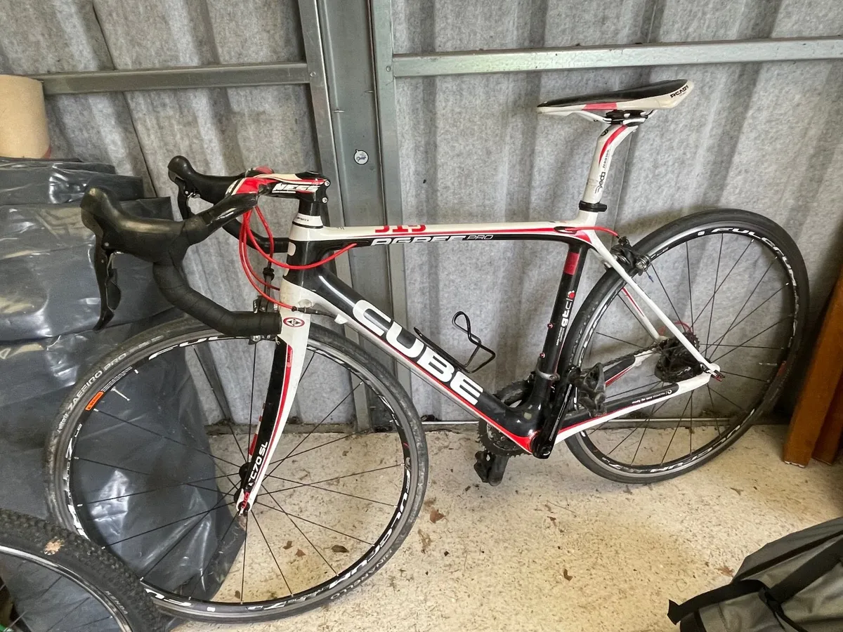 Road bike - Image 1