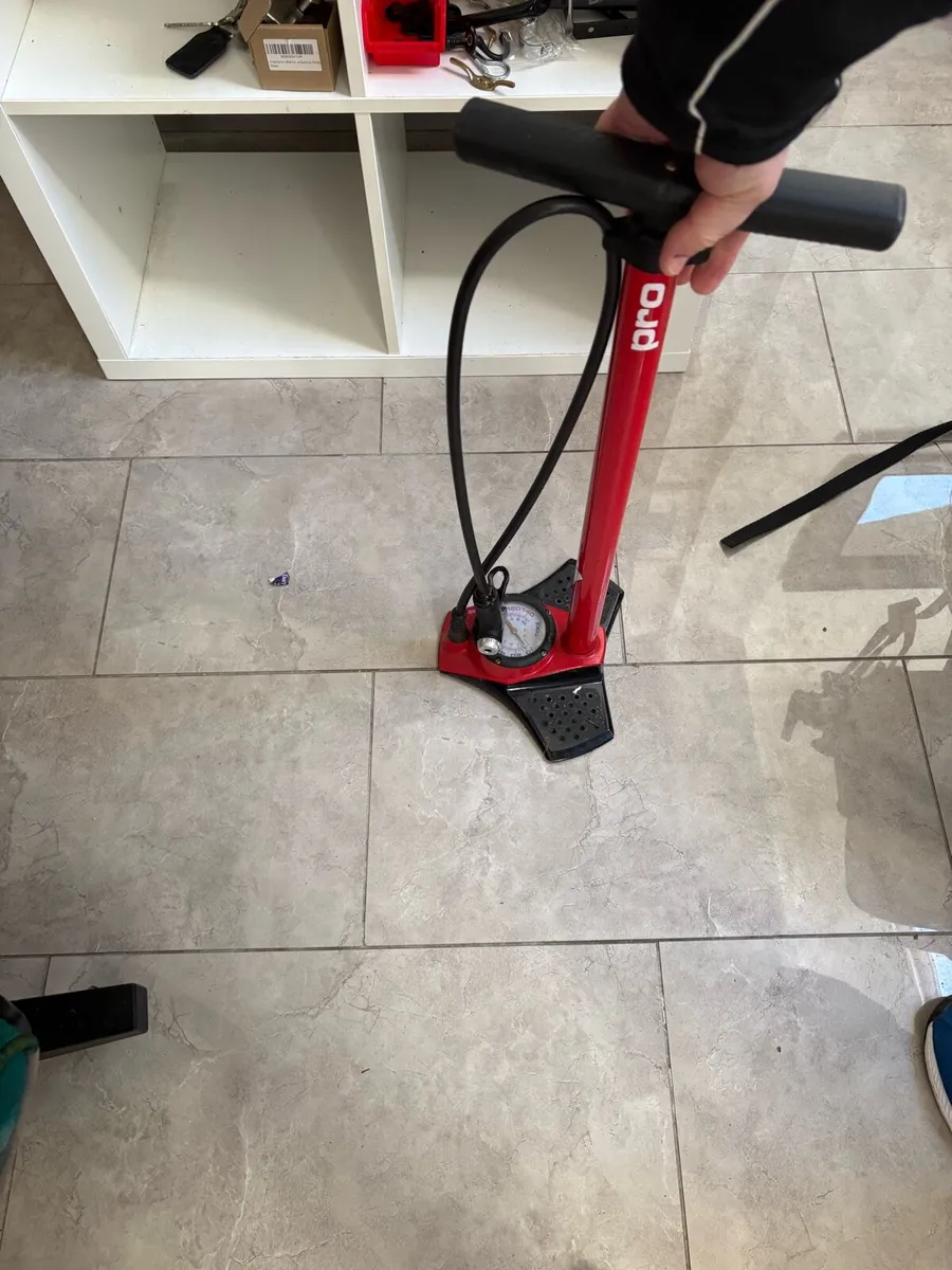 Bicycle pump - Image 1