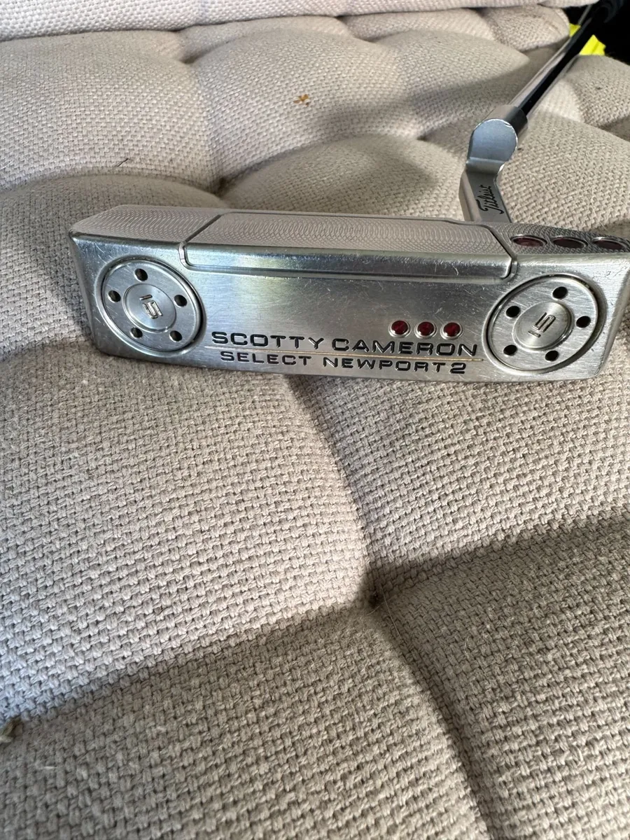 Titleist TSR2 10° Golf Driver and Scotty Putter - Image 4