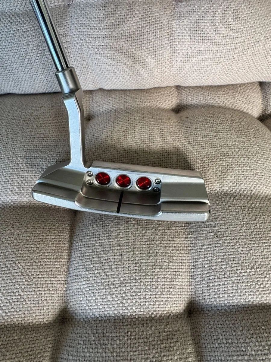 Titleist TSR2 10° Golf Driver and Scotty Putter - Image 3