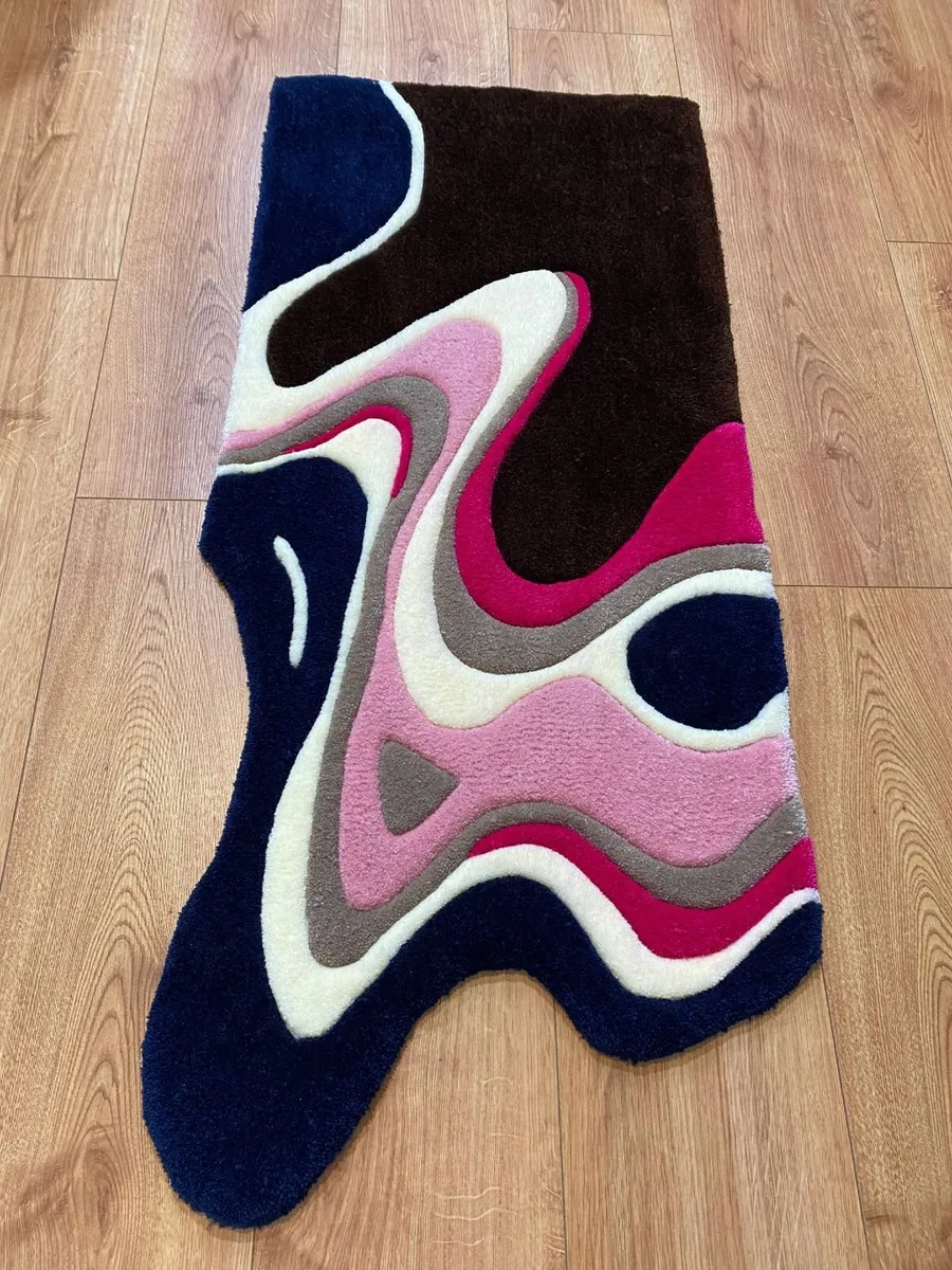 Handmade tufted rug - Image 1