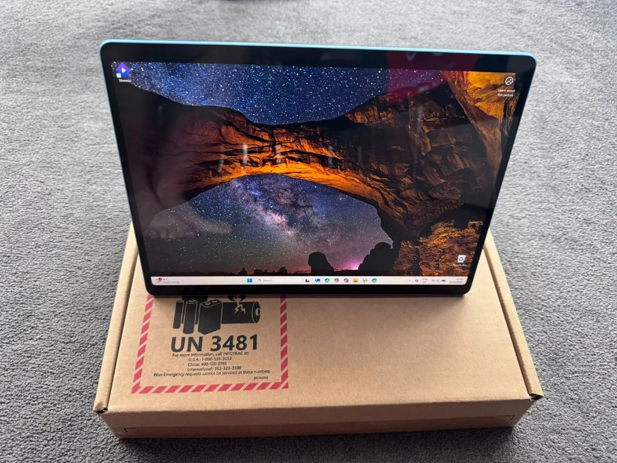 Microsoft Surface Pro Copilot+ PC (11th Edition) - Image 1