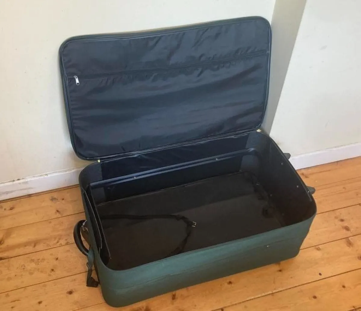 Large Green Suitcase – Luigi Rossi Rolling Travel - Image 4