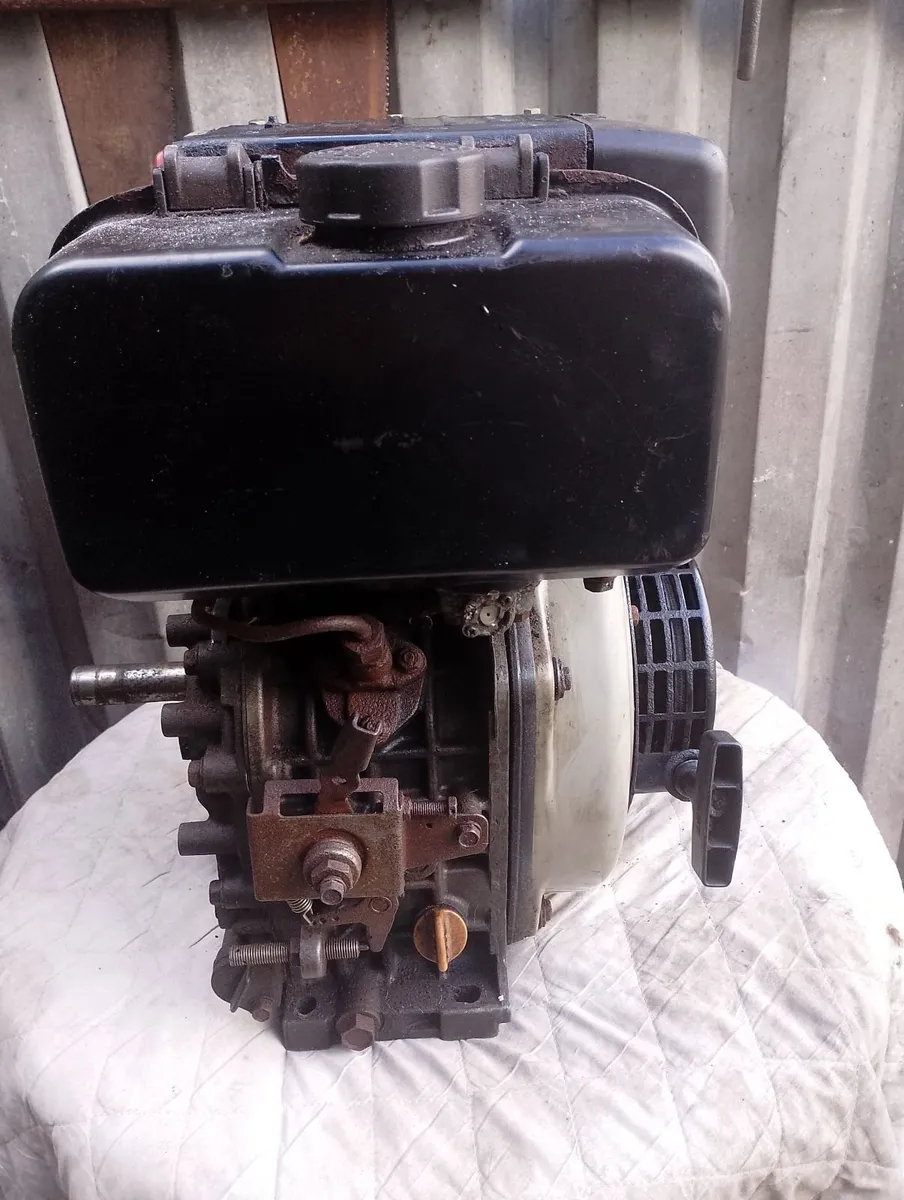 Yanmar L70 diesel engine - Image 3