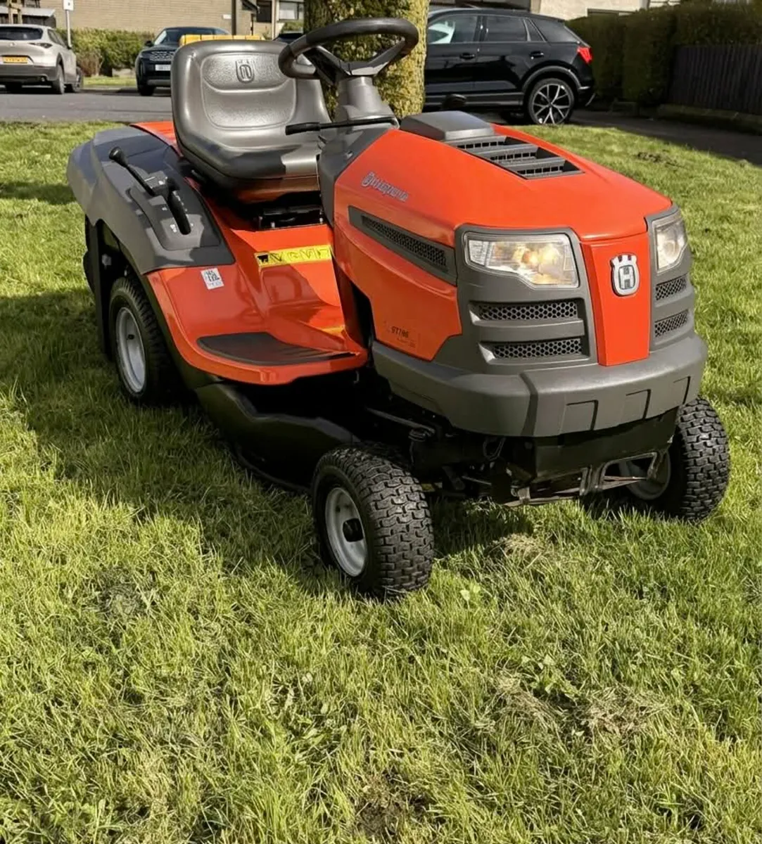 Husqvarna ride on lawnmowee - Image 2