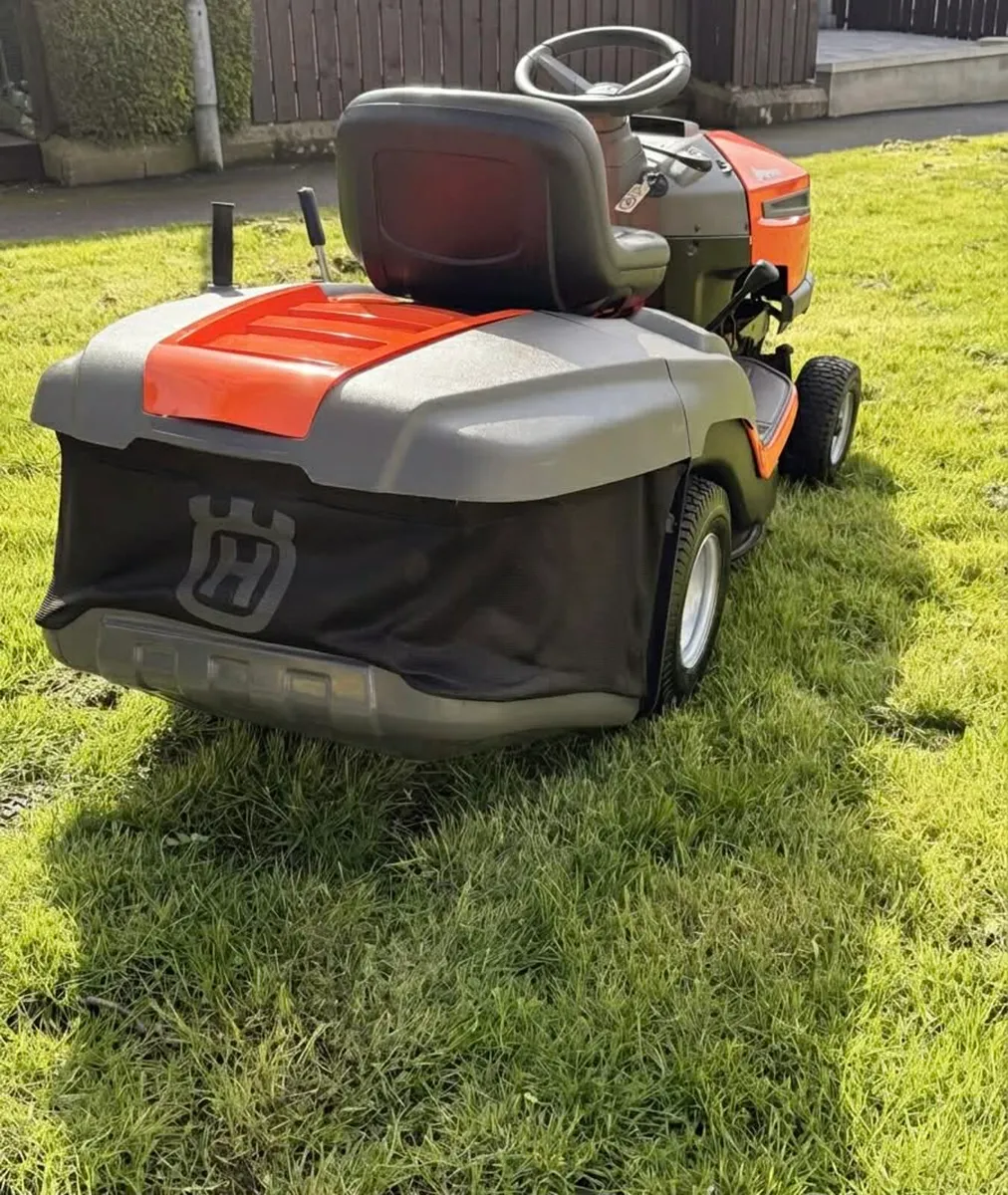 Husqvarna ride on lawnmowee - Image 3