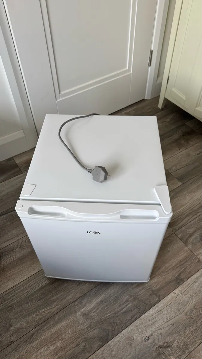 Compact Freezer Logik- as new - Image 1