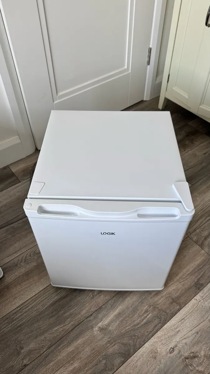 Compact Freezer Logik- as new - Image 3