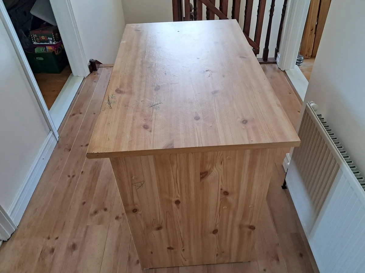 Study desk - Image 1