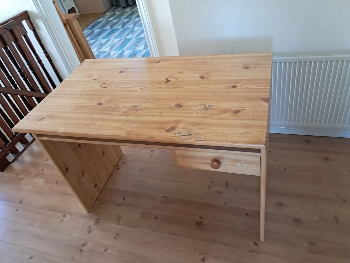 Study desk - Image 2