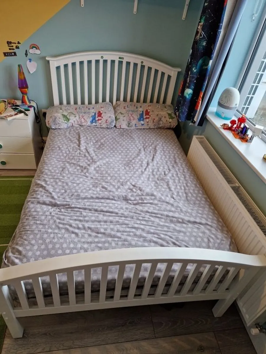 Small double bed - Image 2