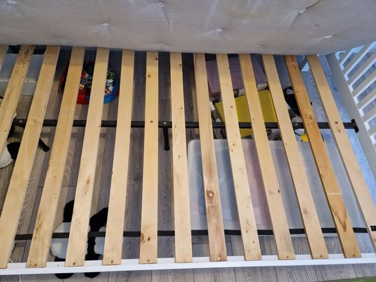 Small double bed - Image 3