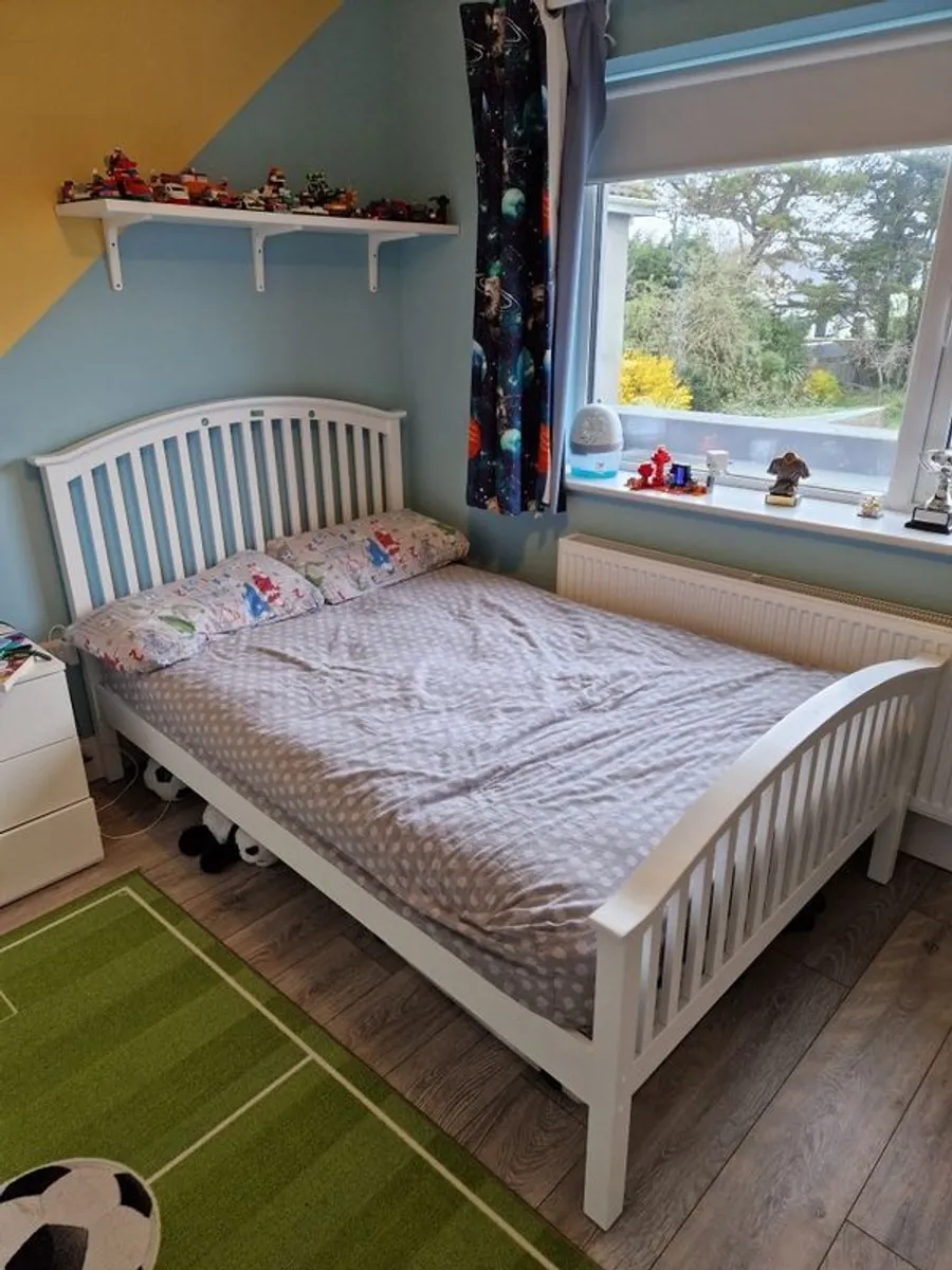 Small double bed - Image 1