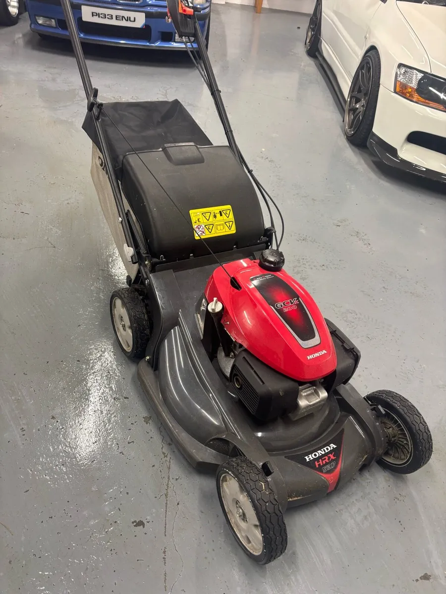 Honda hrx537 , 8 months old - Image 1