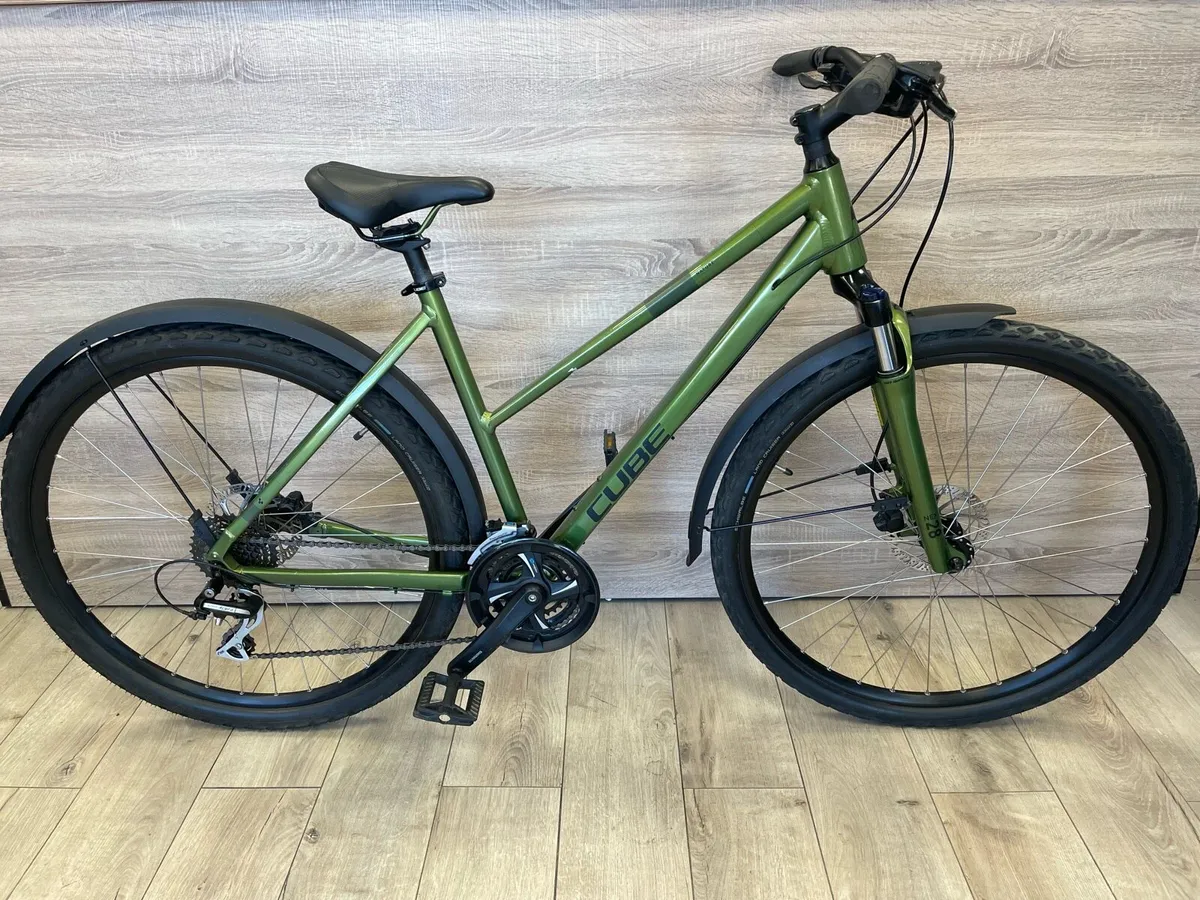 Cube nature hybrid bike (As new) - Image 1
