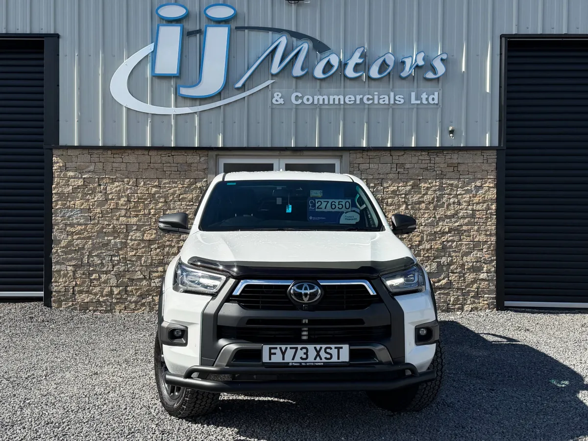 23 TOYOTA HILUX 2.8 D-4D INVINCIBLE X - Image 2