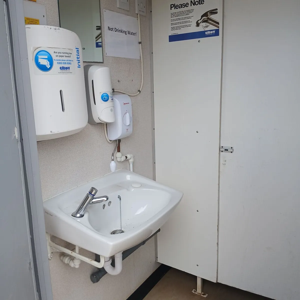 Toilet unit - Image 2