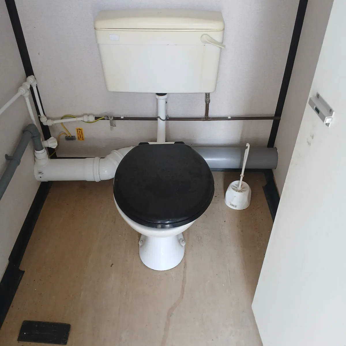 Toilet unit - Image 3