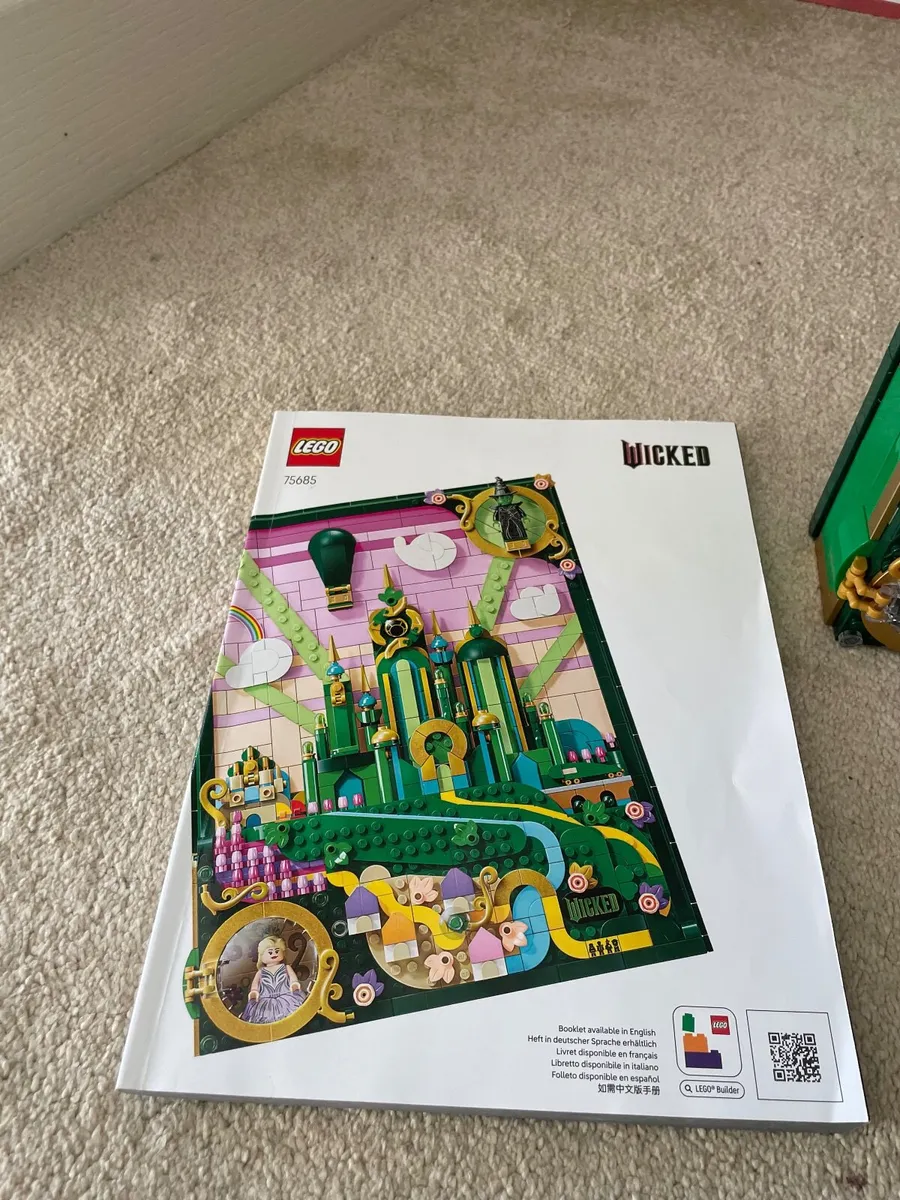 Wicked Lego and bunch of red roses Lego - Image 2