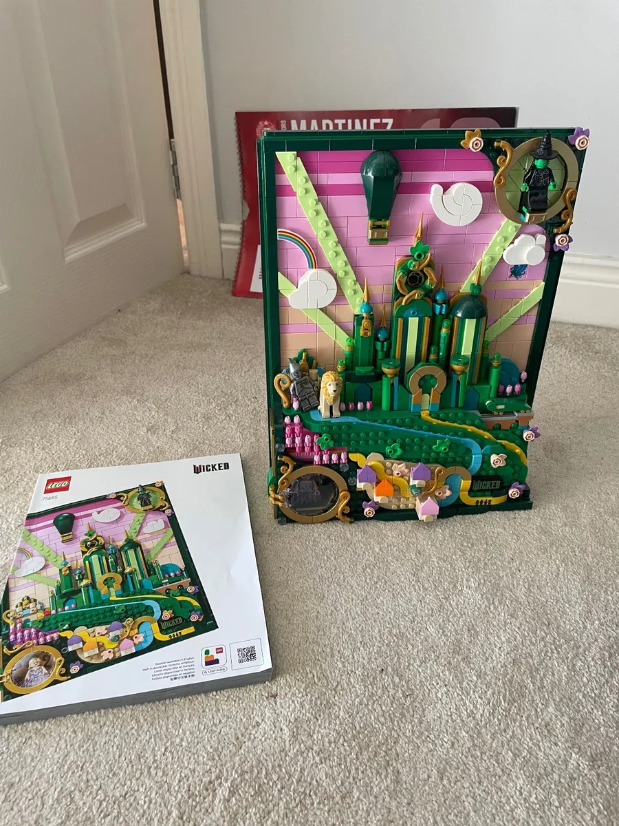 Wicked Lego and bunch of red roses Lego - Image 4