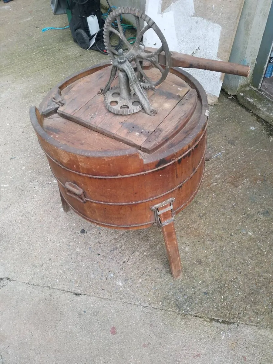 Very old washing machine - Image 1