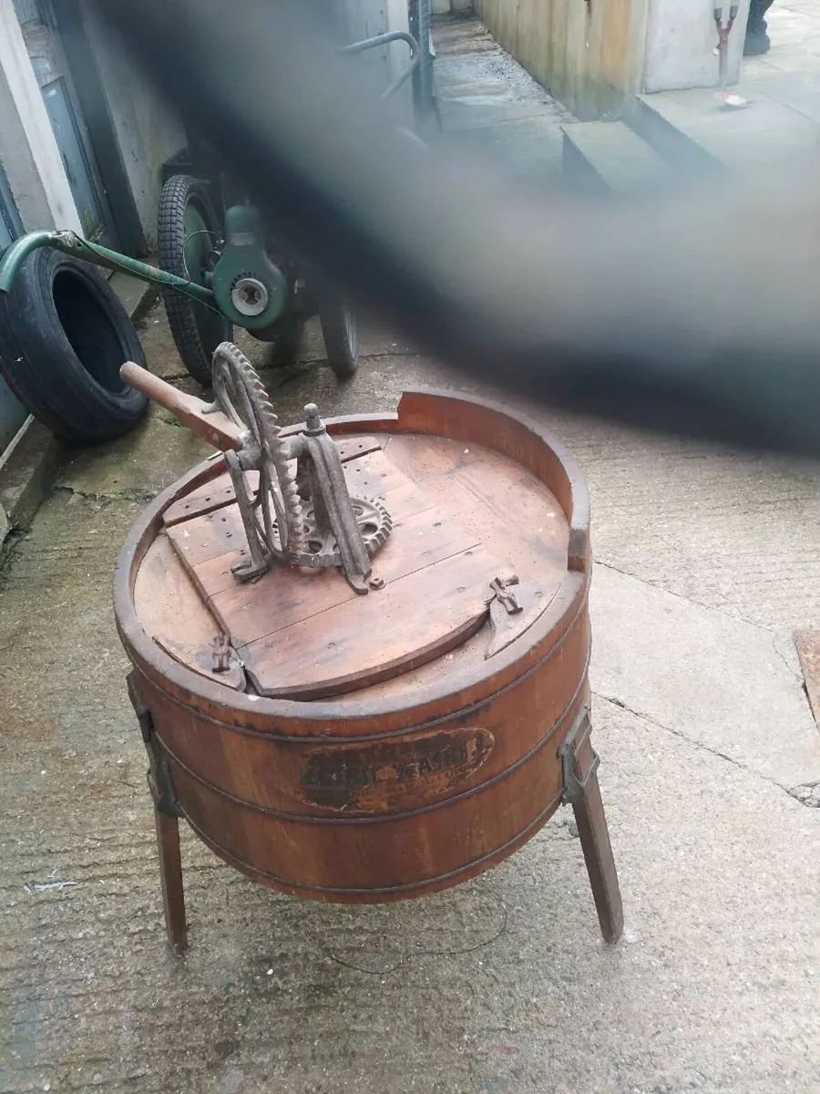 Very old washing machine - Image 2