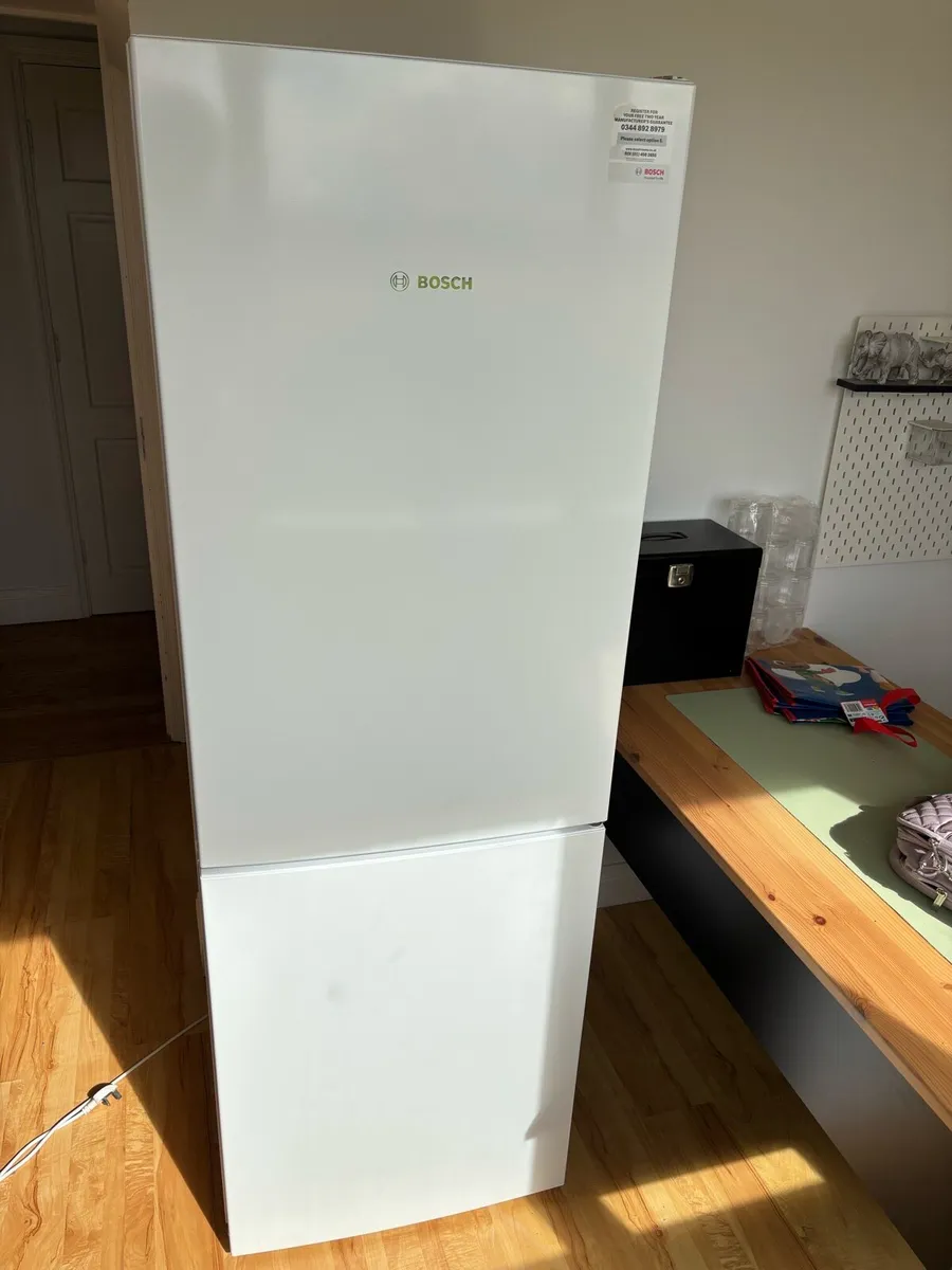 Bosch fridge (like new) - Image 2