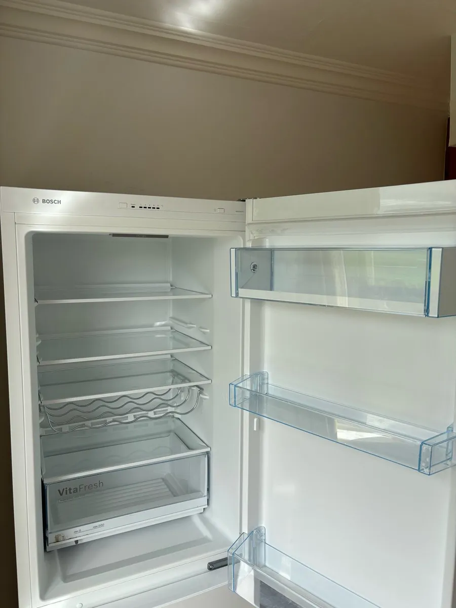 Bosch fridge (like new) - Image 3