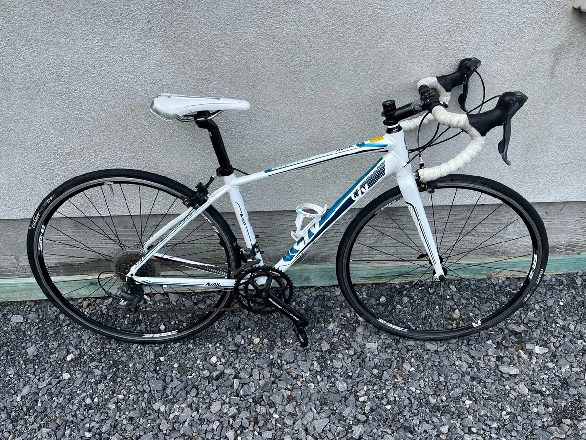 Liv Giant avail women’s road bike - Image 1