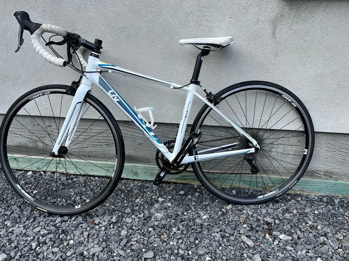 Liv Giant avail women’s road bike - Image 4