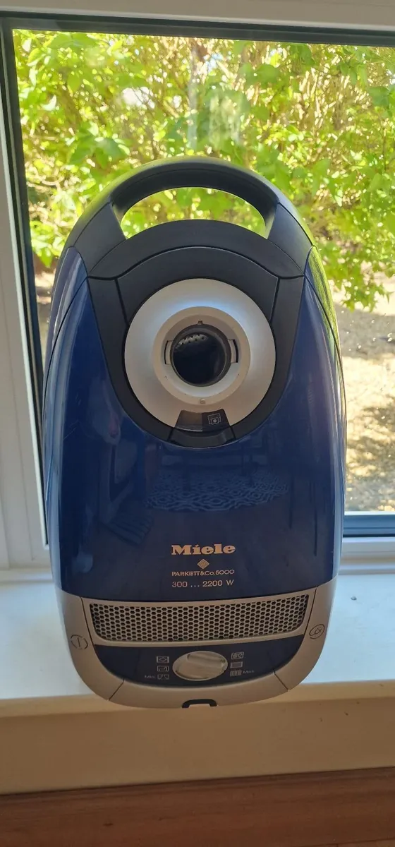 Miele S5210 Vacuum - Perfect Working Order - Image 3