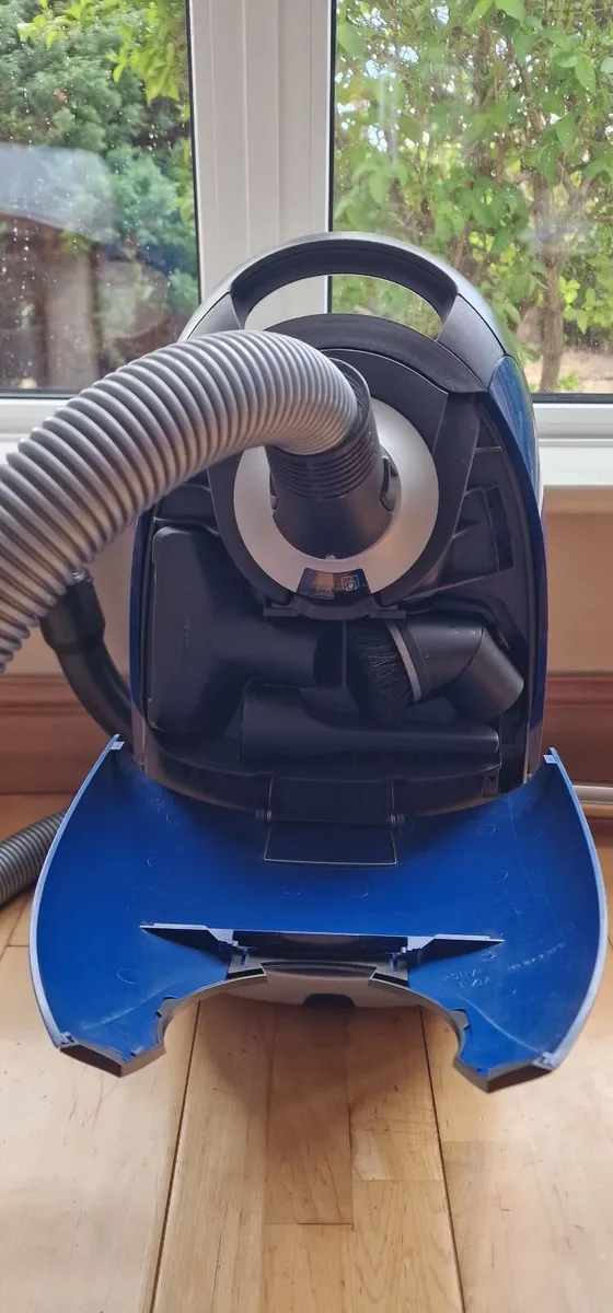 Miele S5210 Vacuum - Perfect Working Order - Image 2