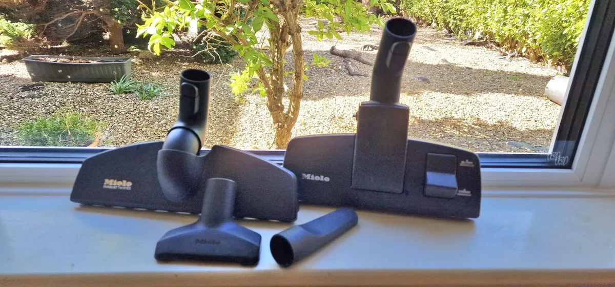 Miele S5210 Vacuum - Perfect Working Order - Image 4
