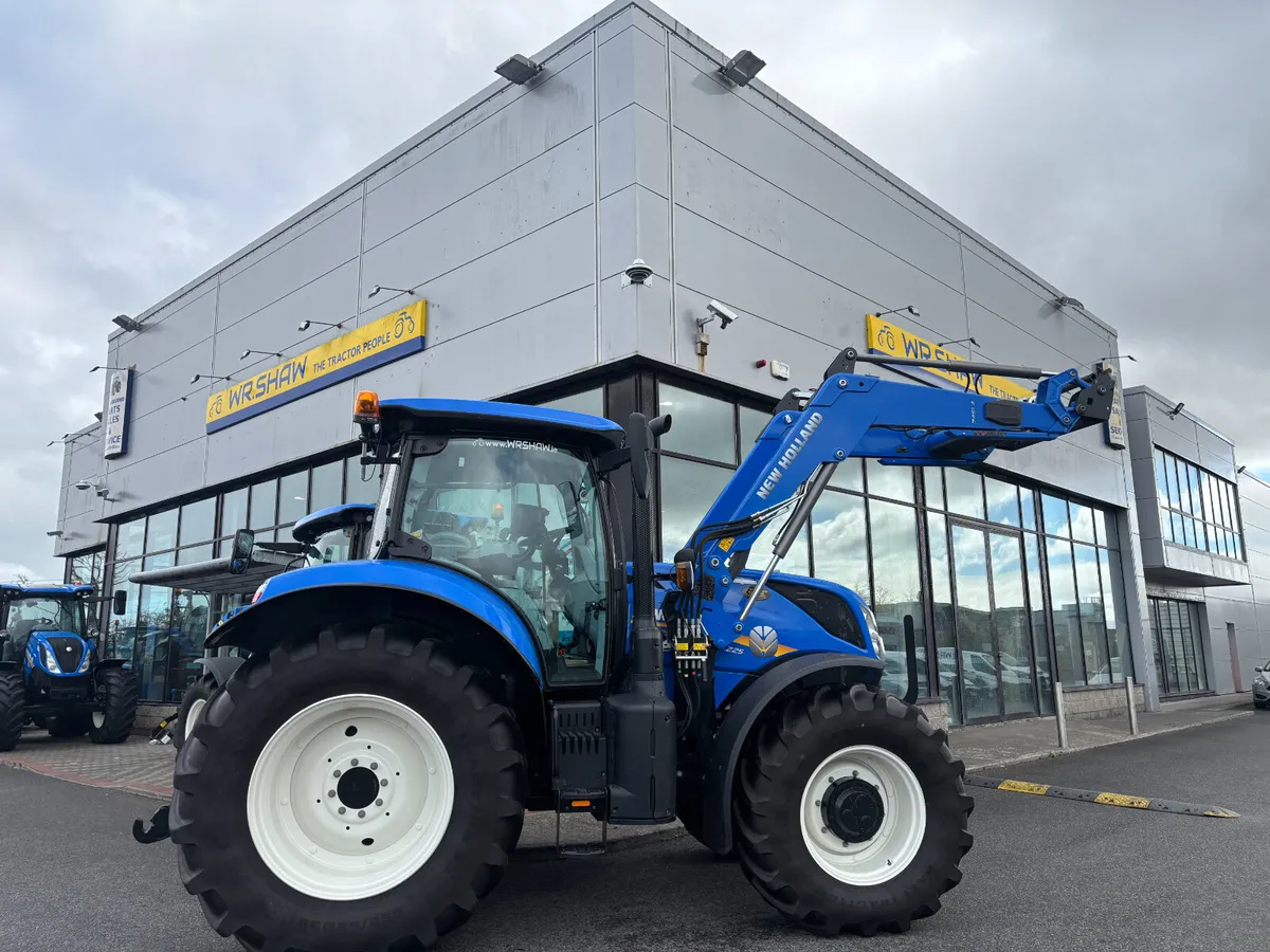 New Holland T7.225 AutoCommand C/W 745LA-867hrs - Image 3