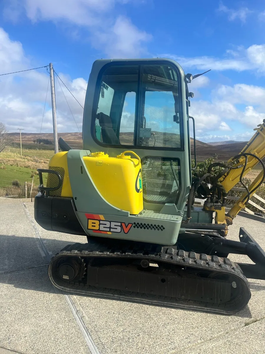 Yanmar B25V Excavator - Image 3