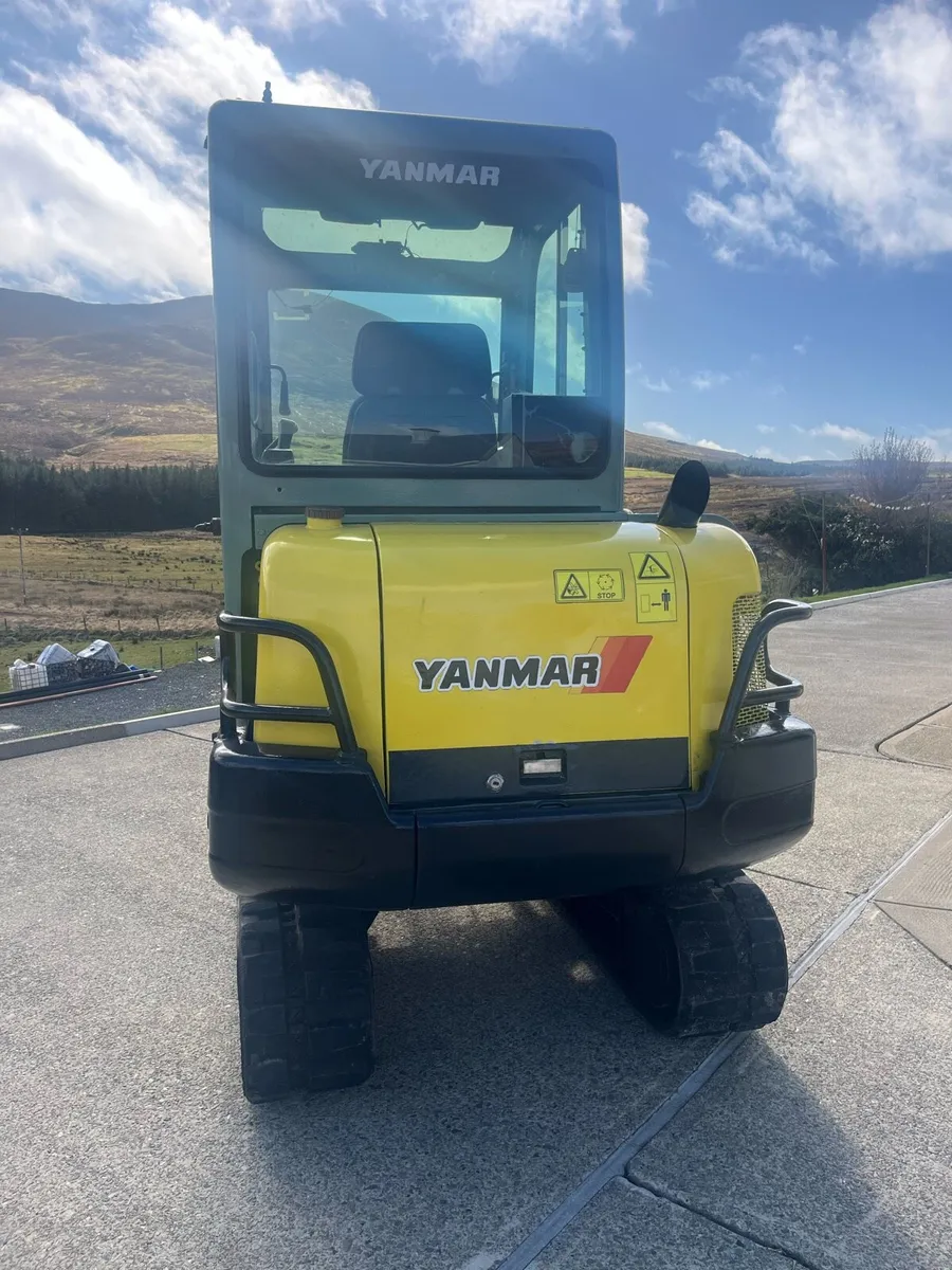 Yanmar B25V Excavator - Image 4