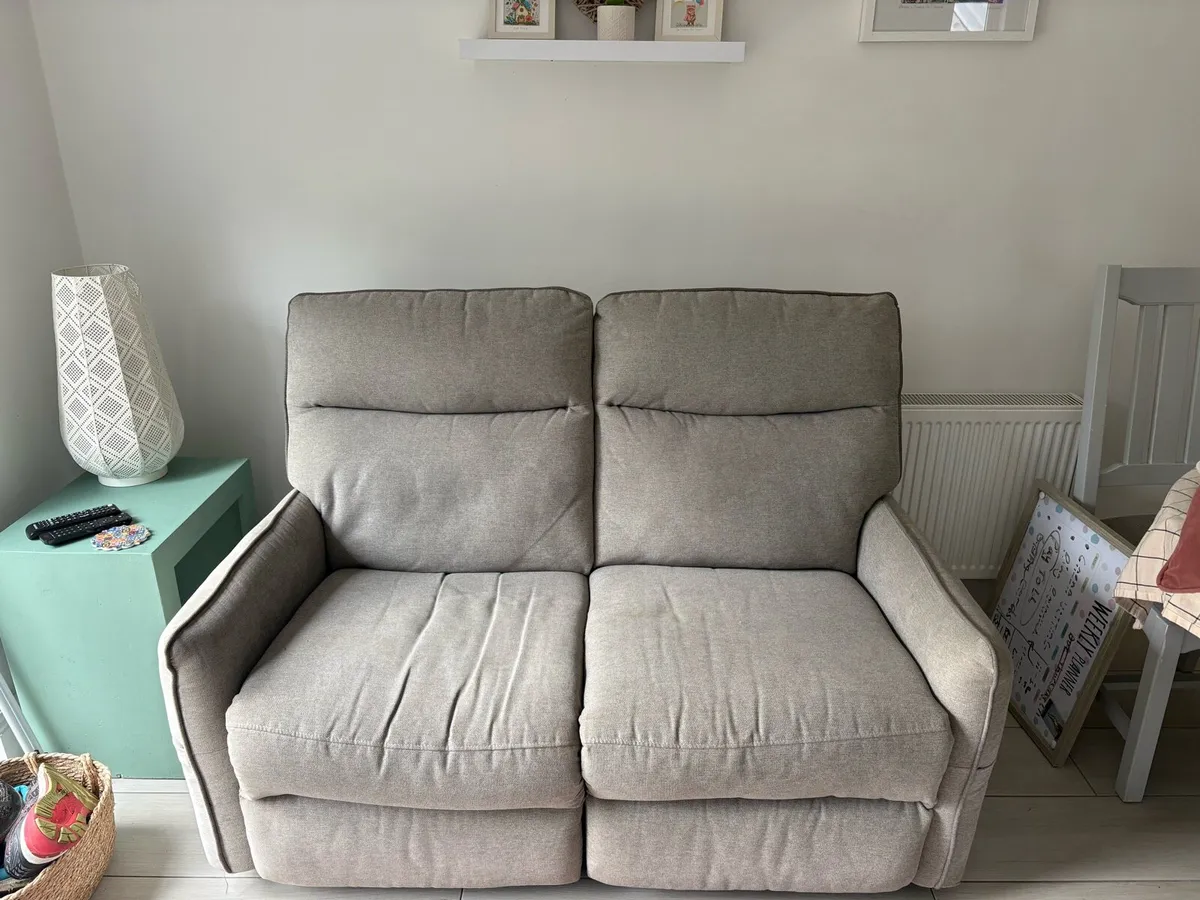 Recliner couch - Image 1