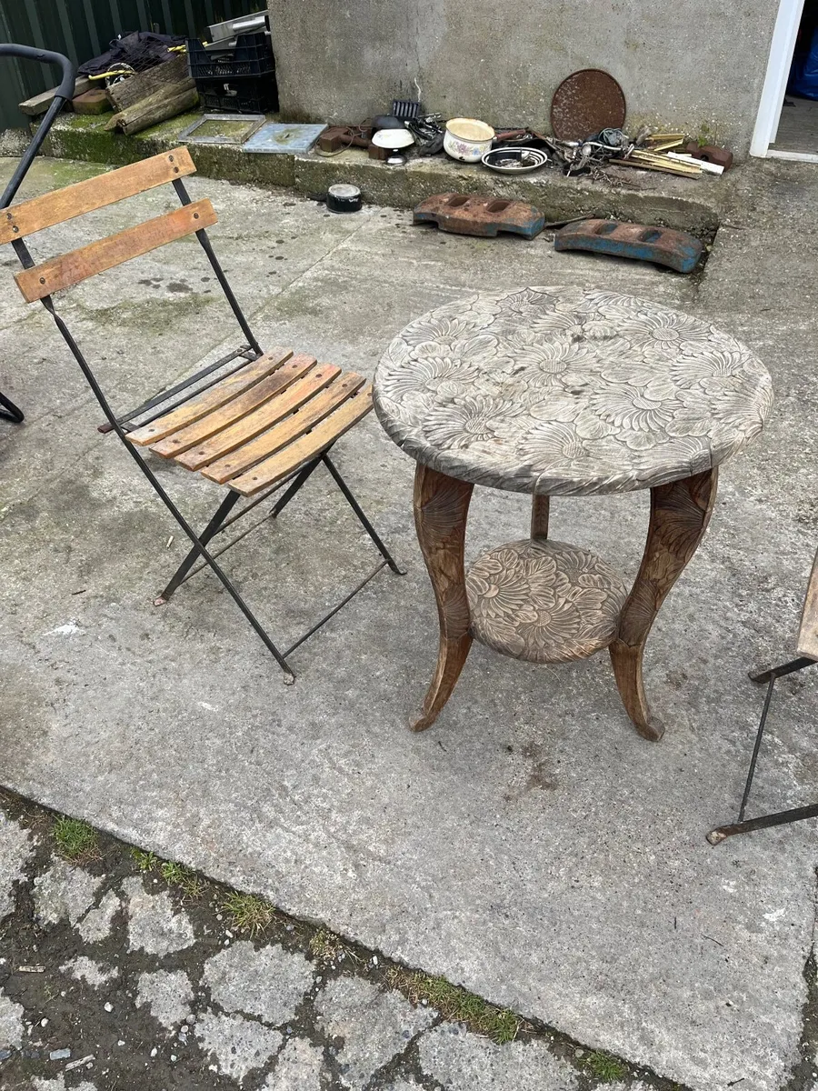 Table and Chairs - Image 2