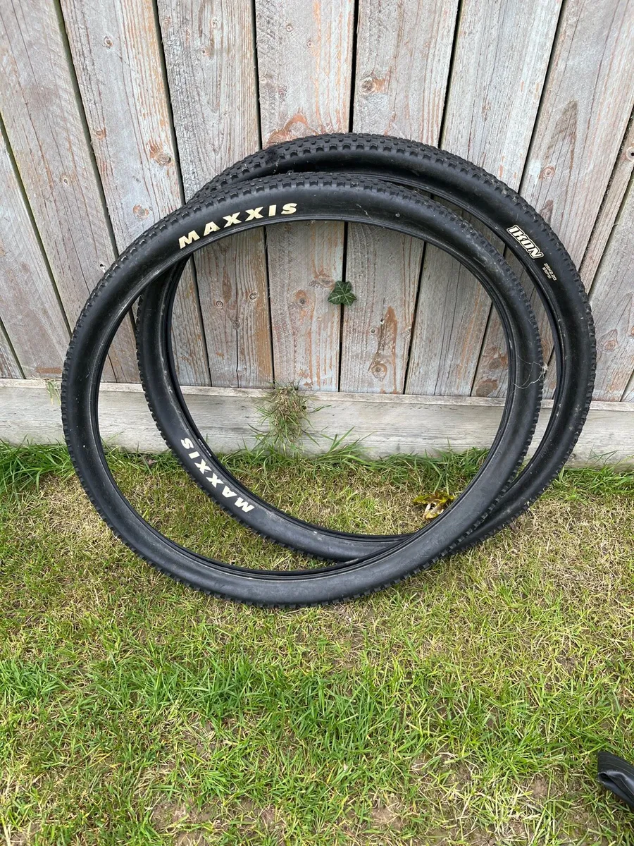 Giant talon and spare maxxis tires - Image 3