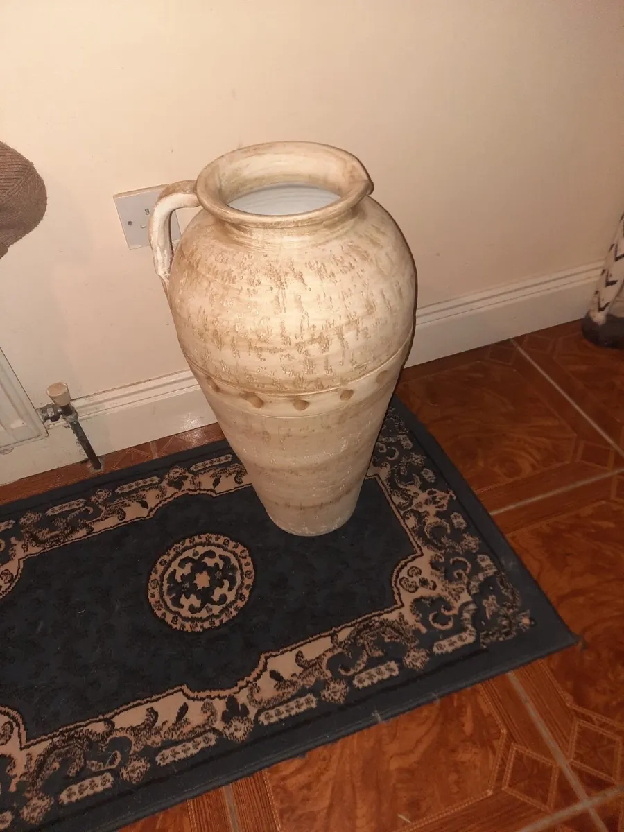 Large jug - Image 1